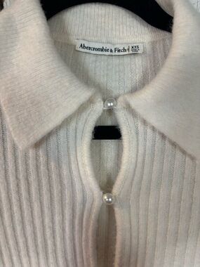 Abercrombie & Fitch Cream Ribbed Pearl-Button Sweater
